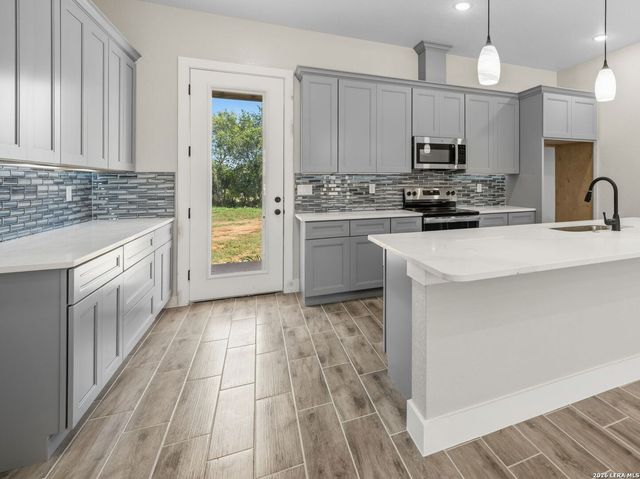 117 W SHORT MEADOW DR, Lytle, TX 78052