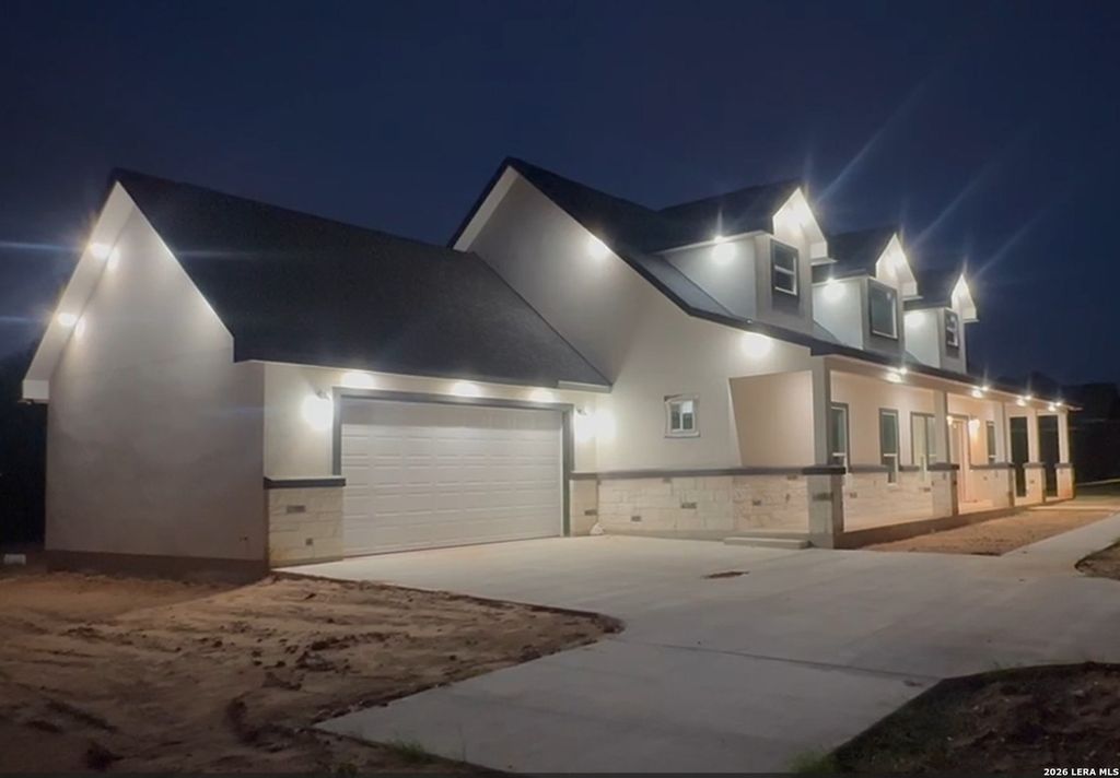 117 W SHORT MEADOW DR, Lytle, TX 78052