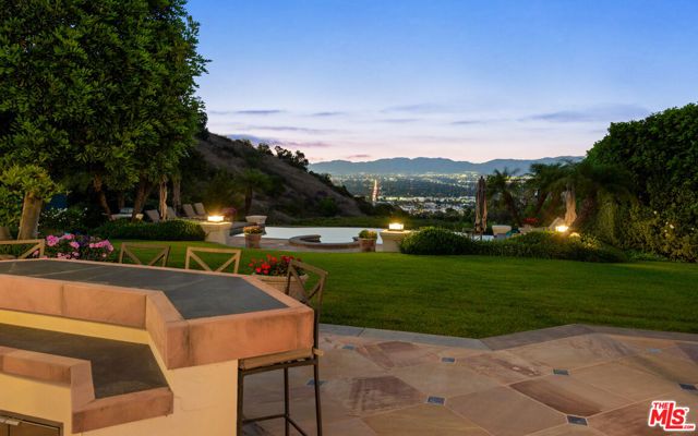 14035 Aubrey Road, Beverly Hills, CA 90210