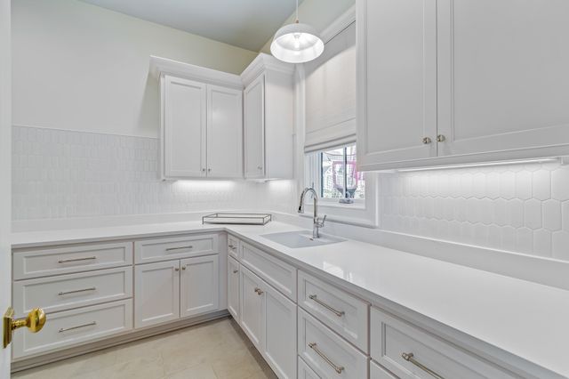 7212 Shagbark Ln, College Grove, TN 37046