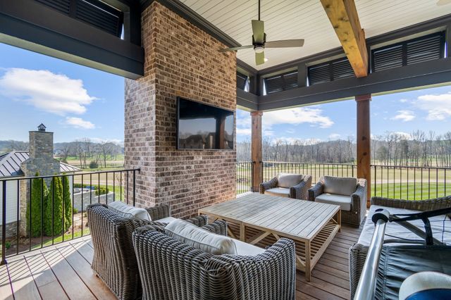 7212 Shagbark Ln, College Grove, TN 37046