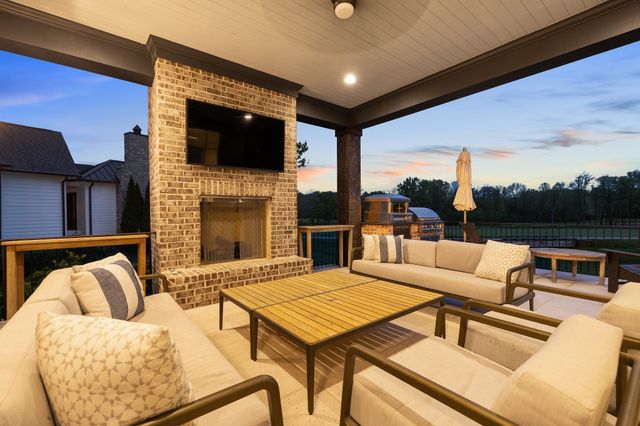 7212 Shagbark Ln, College Grove, TN 37046
