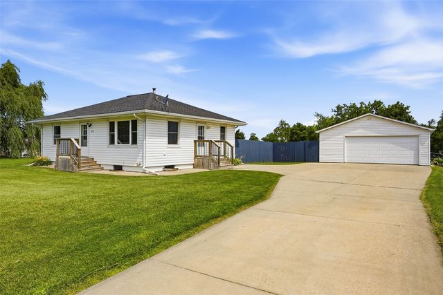 272 28th Avenue SW, Cedar Rapids, IA 52404