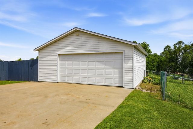 272 28th Avenue SW, Cedar Rapids, IA 52404