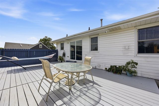 272 28th Avenue SW, Cedar Rapids, IA 52404