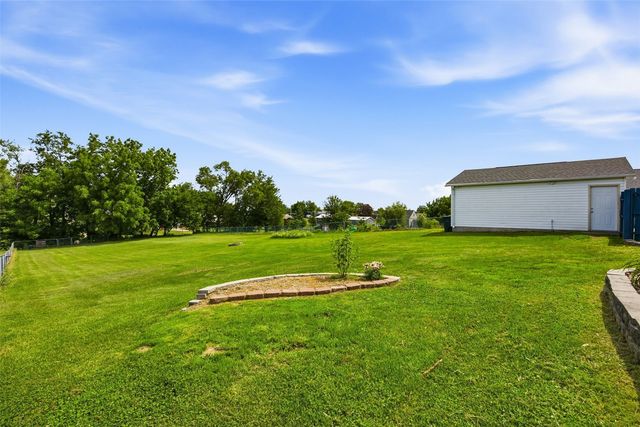 272 28th Avenue SW, Cedar Rapids, IA 52404