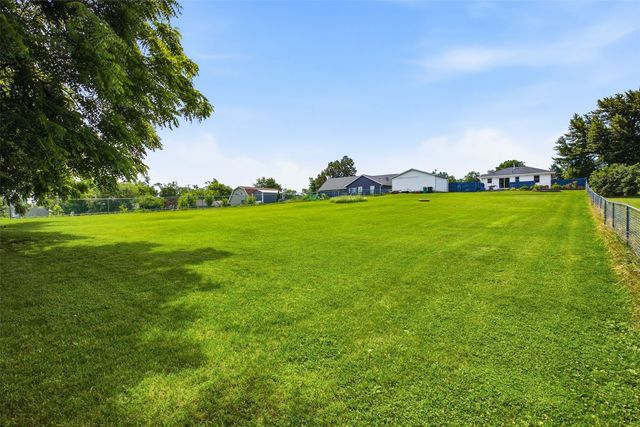 272 28th Avenue SW, Cedar Rapids, IA 52404