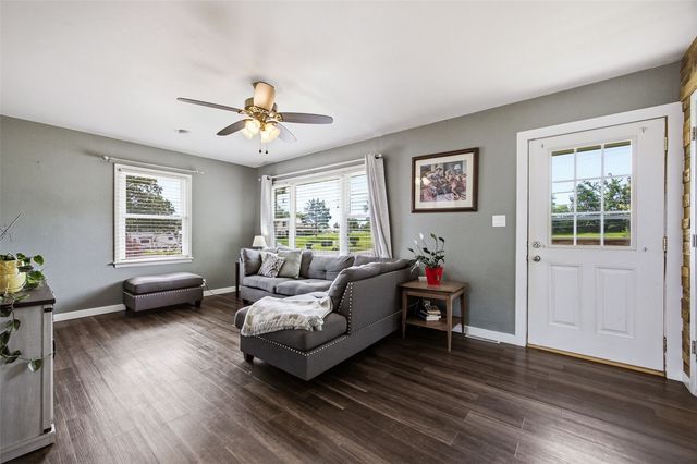 272 28th Avenue SW, Cedar Rapids, IA 52404