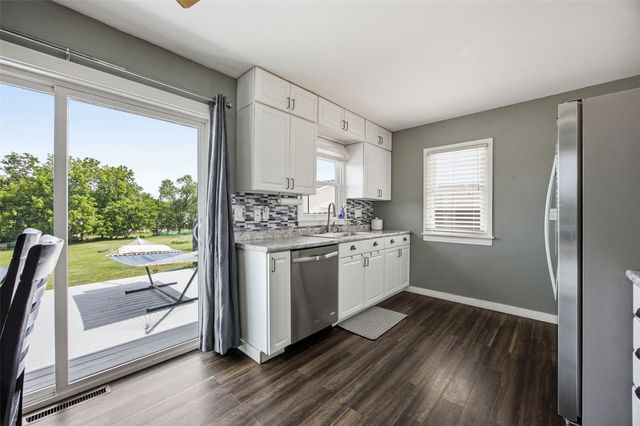 272 28th Avenue SW, Cedar Rapids, IA 52404