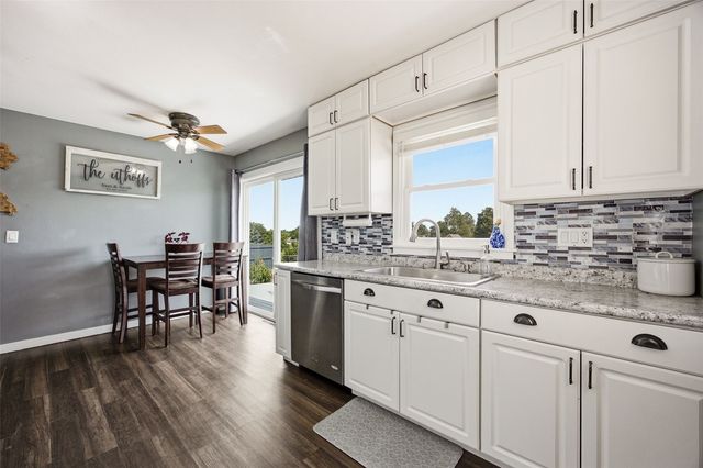 272 28th Avenue SW, Cedar Rapids, IA 52404