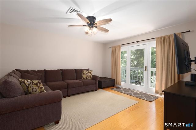 34 Hawley Glen 34, Stratford, CT 06614