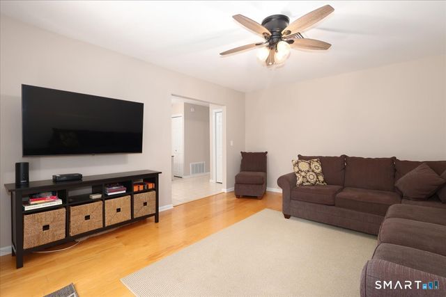 34 Hawley Glen 34, Stratford, CT 06614