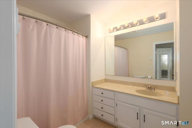 34 Hawley Glen 34, Stratford, CT 06614