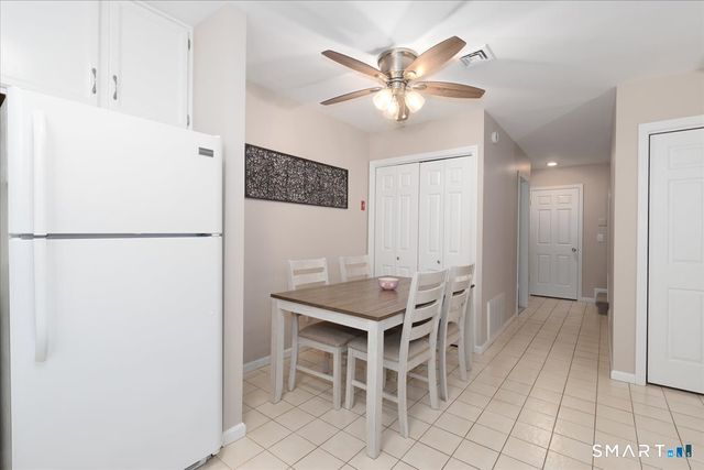 34 Hawley Glen 34, Stratford, CT 06614