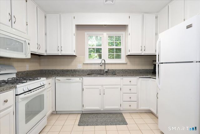 34 Hawley Glen 34, Stratford, CT 06614