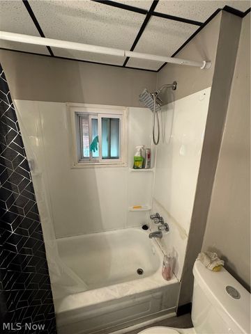 7696 Laumer Avenue, Cleveland, OH 44105