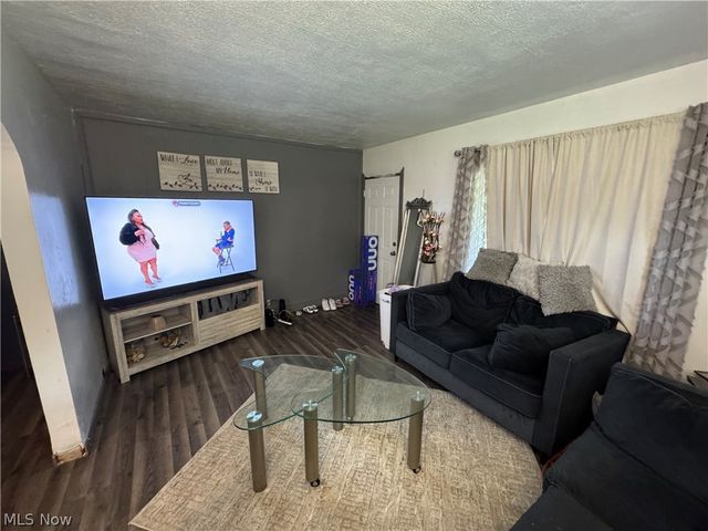 7696 Laumer Avenue, Cleveland, OH 44105