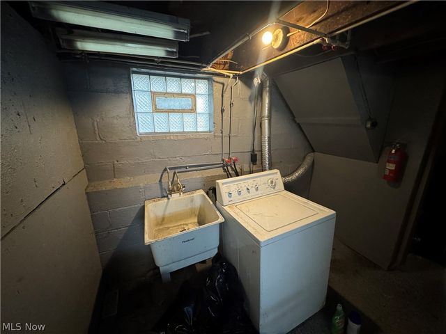 7696 Laumer Avenue, Cleveland, OH 44105