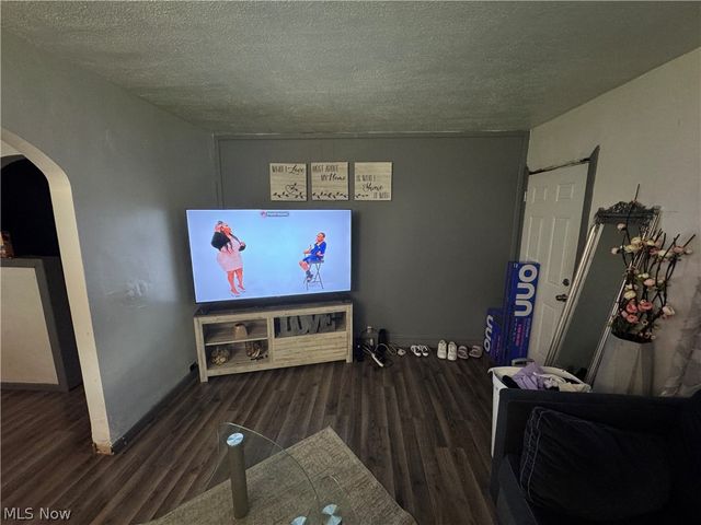 7696 Laumer Avenue, Cleveland, OH 44105