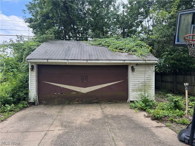 7696 Laumer Avenue, Cleveland, OH 44105