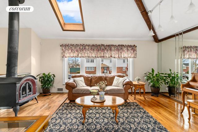 2102 E 73RD Street, New York City, NY 11234