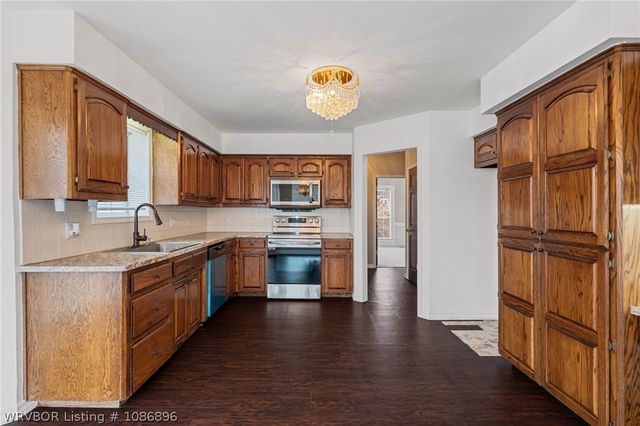 2100 Rannoch Trace, Fort Smith, AR 72908