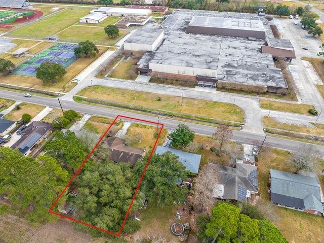 1344 Tiger Dr, Thibodaux, LA 70301