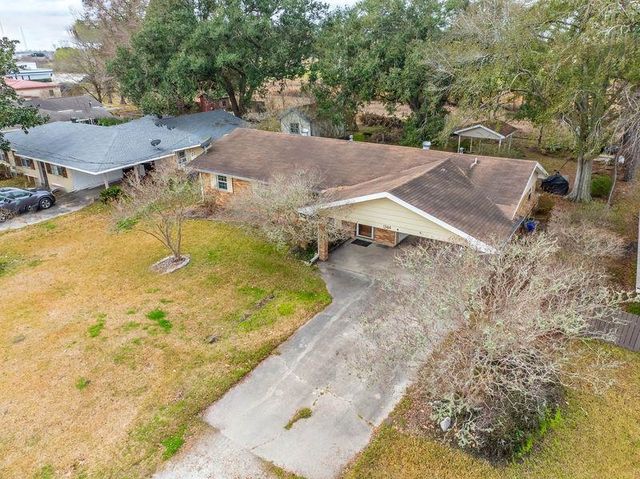 1344 Tiger Dr, Thibodaux, LA 70301