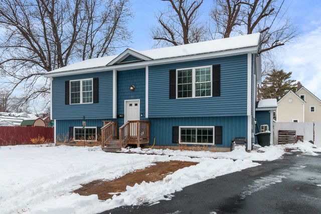 32 Mechanic Street, Farmington, NH 03835