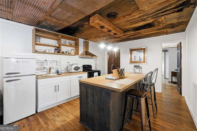 5441 S Lake Drive, Douglasville, GA 30135