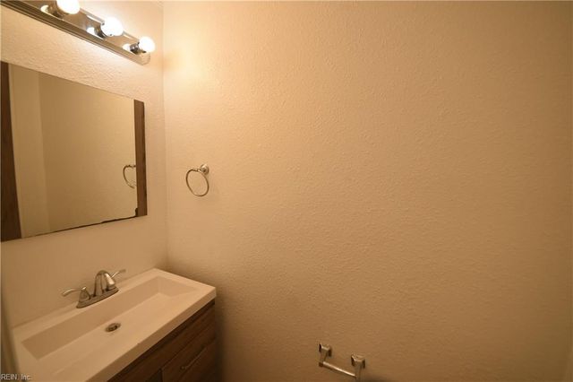 701 Nottaway DR, Chesapeake, VA 23320