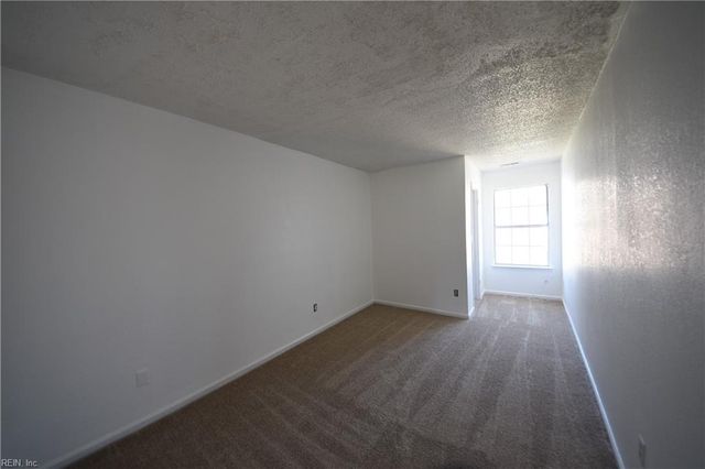 701 Nottaway DR, Chesapeake, VA 23320