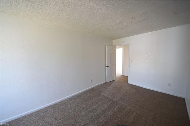 701 Nottaway DR, Chesapeake, VA 23320