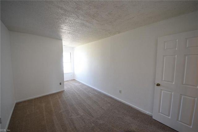 701 Nottaway DR, Chesapeake, VA 23320