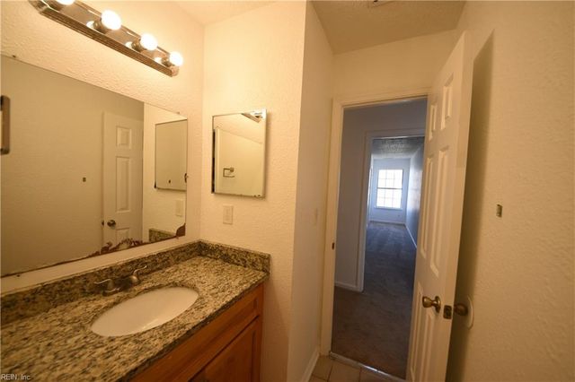 701 Nottaway DR, Chesapeake, VA 23320