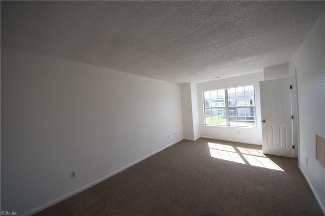 701 Nottaway DR, Chesapeake, VA 23320