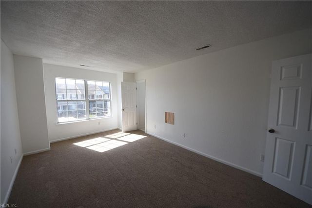 701 Nottaway DR, Chesapeake, VA 23320