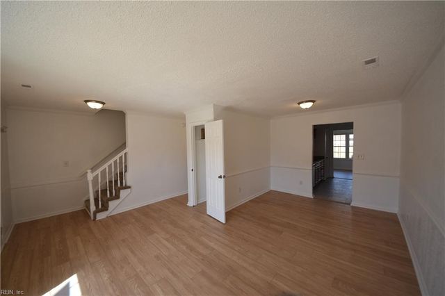 701 Nottaway DR, Chesapeake, VA 23320