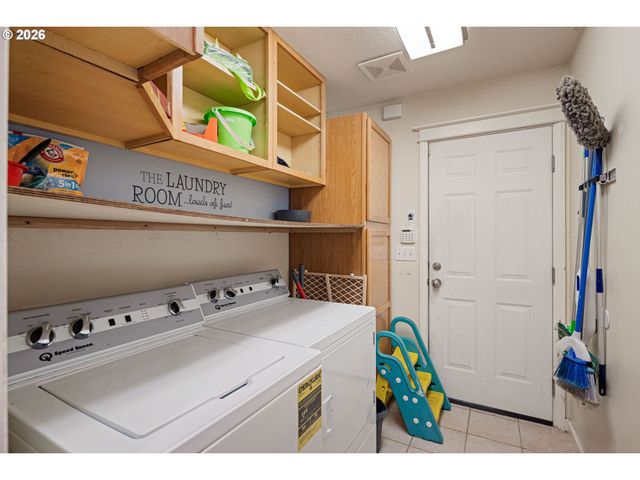620 S 67TH St, Springfield, OR 97478