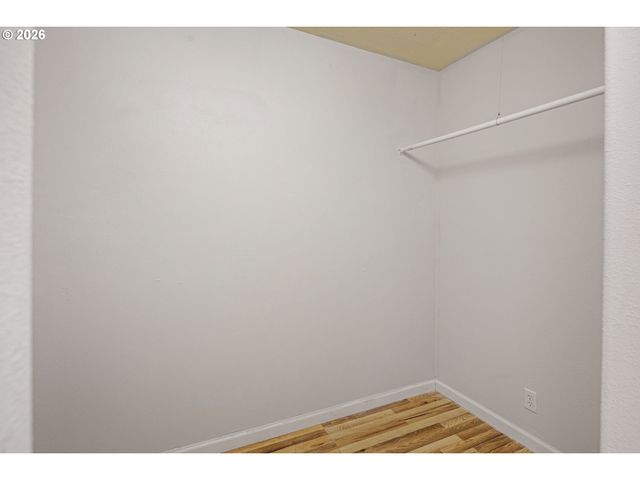 620 S 67TH St, Springfield, OR 97478