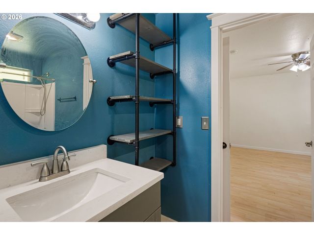 620 S 67TH St, Springfield, OR 97478