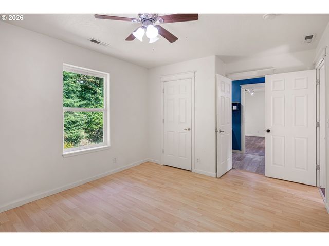 620 S 67TH St, Springfield, OR 97478