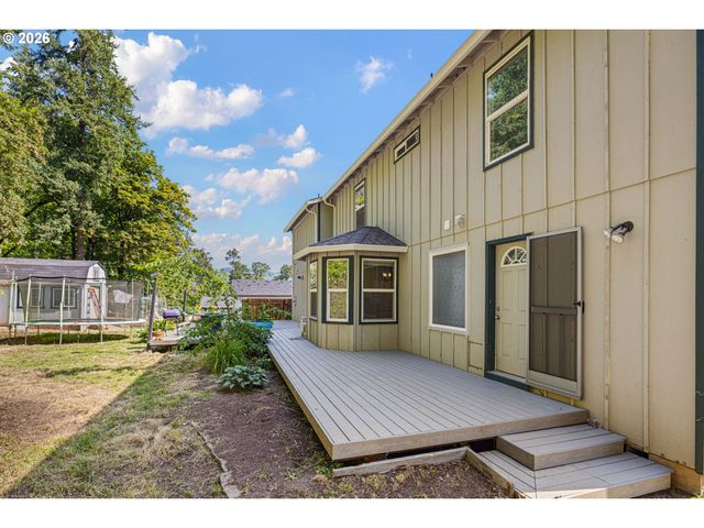 620 S 67TH St, Springfield, OR 97478