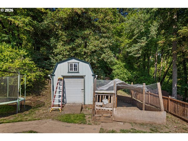 620 S 67TH St, Springfield, OR 97478