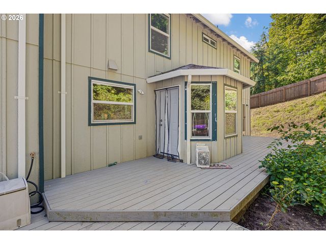 620 S 67TH St, Springfield, OR 97478