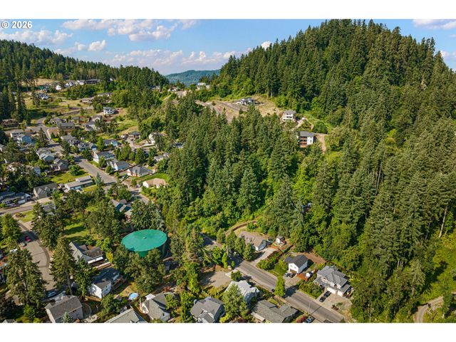 620 S 67TH St, Springfield, OR 97478