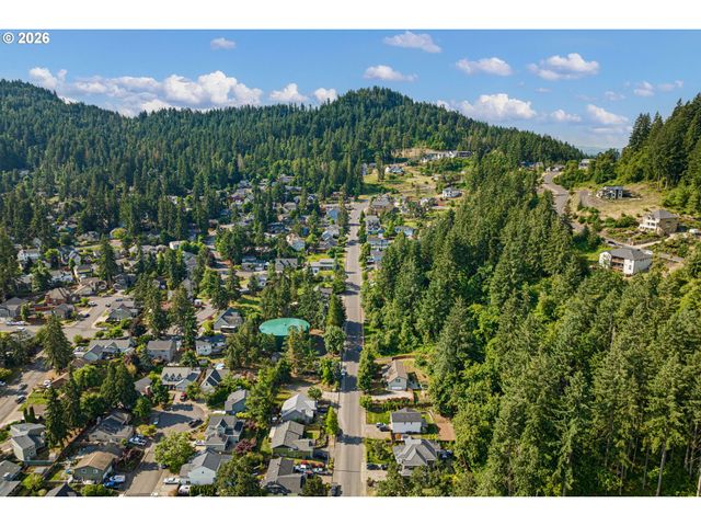 620 S 67TH St, Springfield, OR 97478