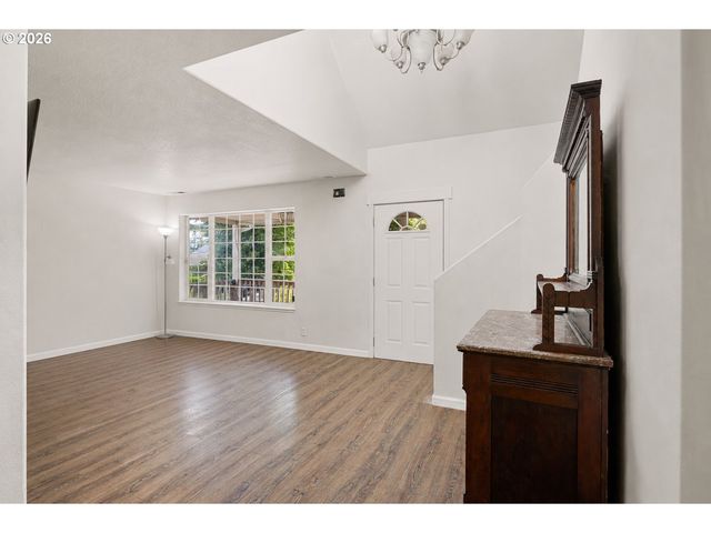 620 S 67TH St, Springfield, OR 97478