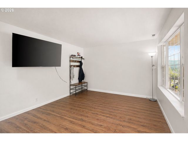620 S 67TH St, Springfield, OR 97478
