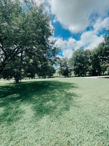 1094 Theta Pike, Columbia, TN 38401